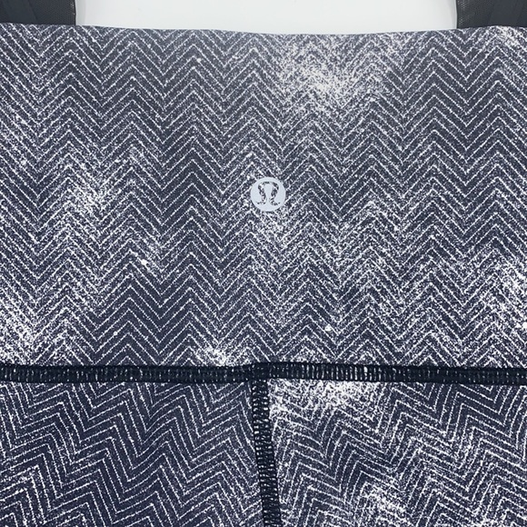 Lululemon Essential Rhythm Crop Legging Diffusion - Picture 7 of 11